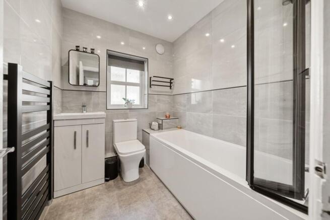 3 bed Town House for sale Image 4