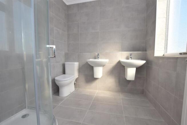 Contemporary En-Suite