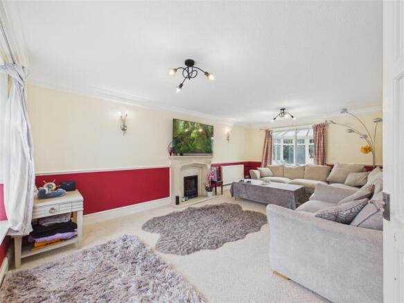 4 bed Detached for sale Image 6