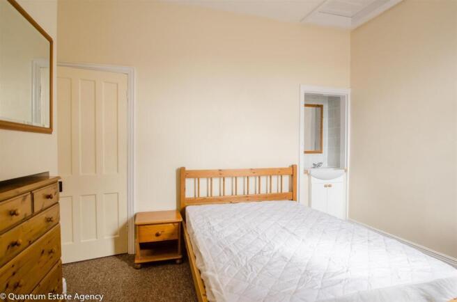 3 bed Terraced to rent Image 6