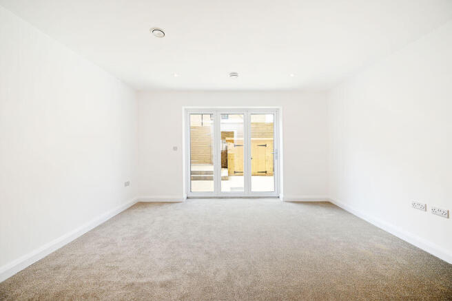3 bed Town House for sale Image 8