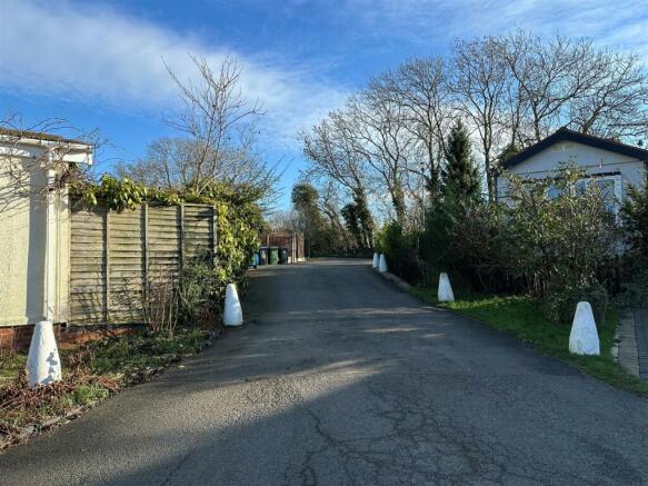 main drive into Oversley Park