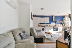Flat 9, 643 651 Park House, Staines Road, Feltham TW14 8PA