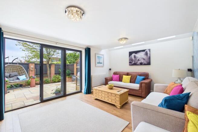 5 bed Detached for sale Image 5