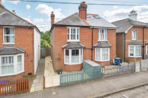 66, George Road, Farncombe, Godalming GU7 3LU