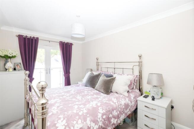 2 bed Apartment for sale Image 5