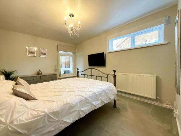 2 bed Semi-Detached Bungalow for sale Image 11