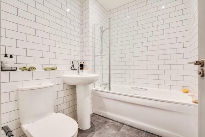 3 bed Terraced to rent Image 8