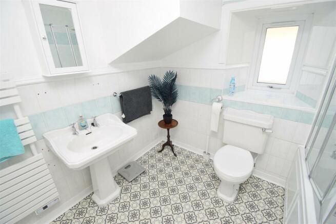 BATHROOM (2).JPG