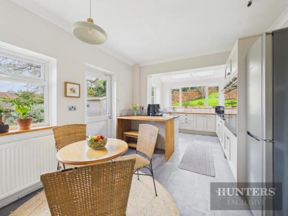 4 bed Detached for sale Image 6