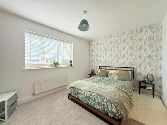 3 bed Town House for sale Image 9