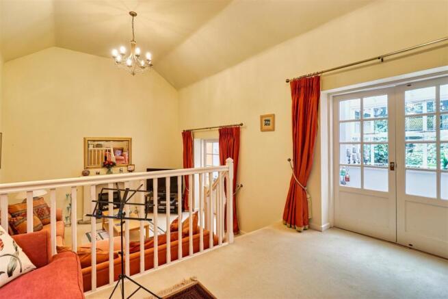 MUSIC ROOM/LOUNGE