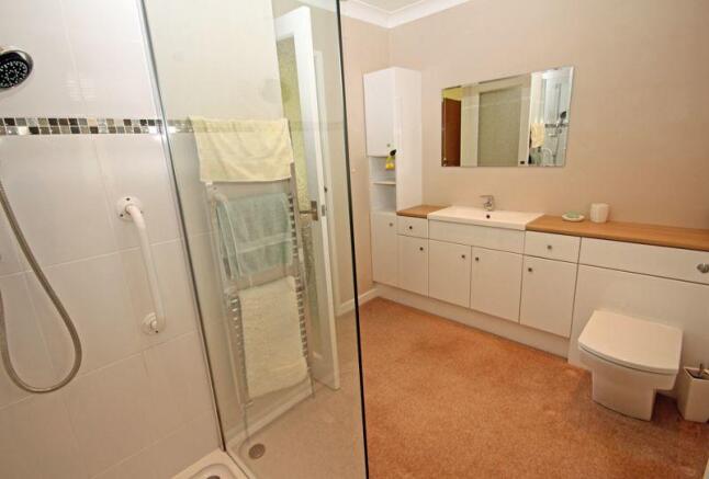 En-suite to bed 1