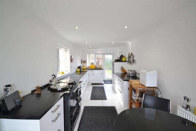 KITCHEN/BREAKFAST ROOM