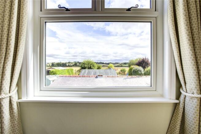 4 bed Detached for sale Image 11