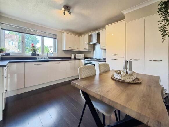 2 bed Semi-Detached for sale Image 5