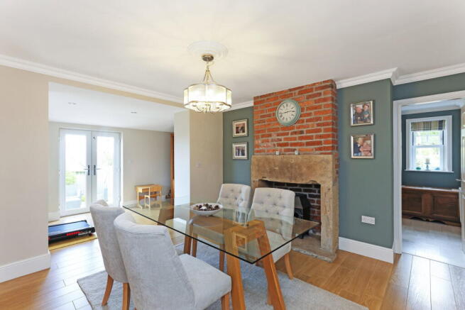 4 bed Detached for sale Image 12