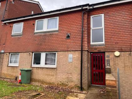 Broomhill Crescent, Southfields, Northampton NN3