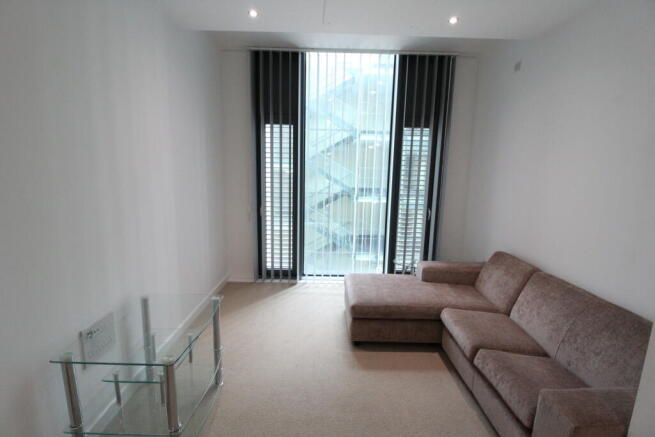2 bed Apartment to rent Image 5