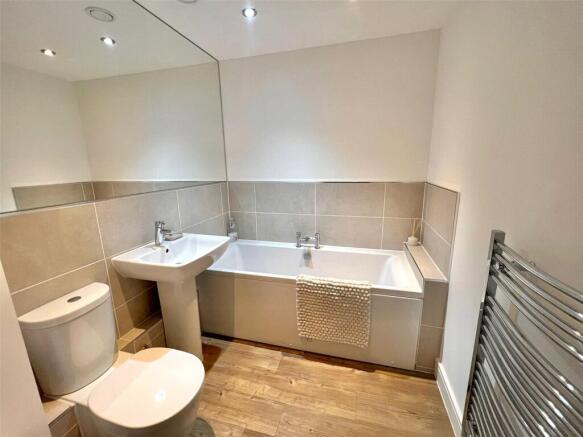 2 bed Flat to rent Image 7