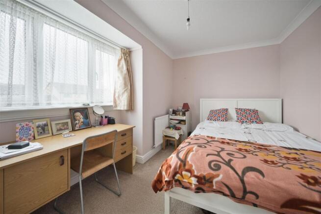 5 bed Detached for sale Image 12