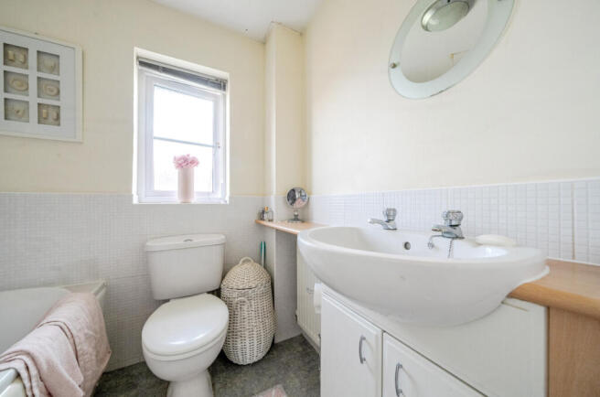 3 bed Semi-Detached for sale Image 6