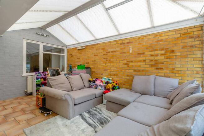 8589725-interior11.jpg