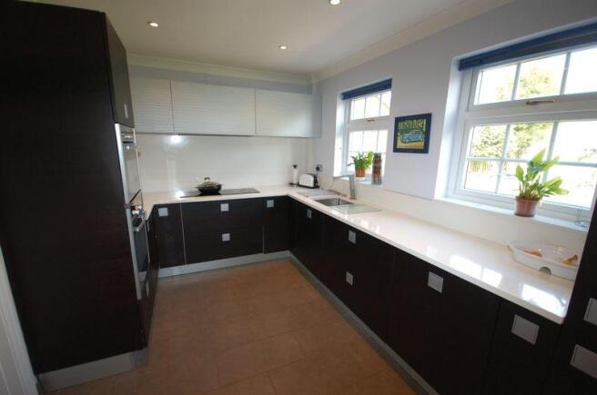 breakfasting kitchen