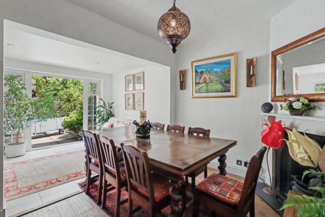 Sandy Lane, Cobham, KT11 photo 4