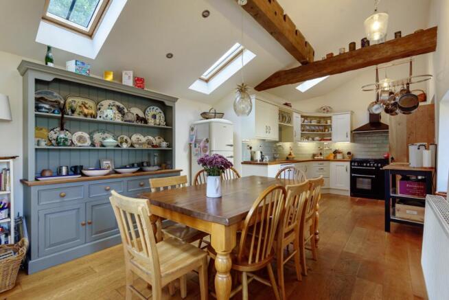 3 bed Semi-Detached for sale Image 10