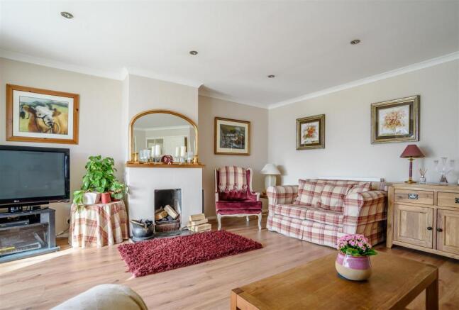 8377953-interior04.jpg