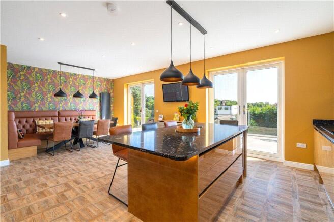 4 bed Detached for sale Image 9