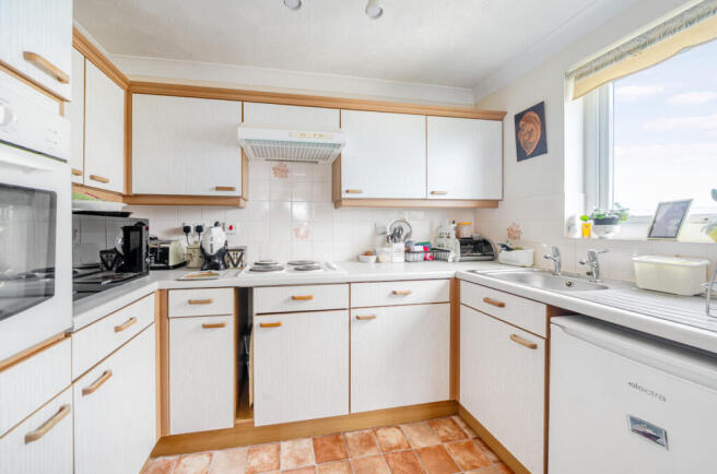2 bed Flat for sale Image 4