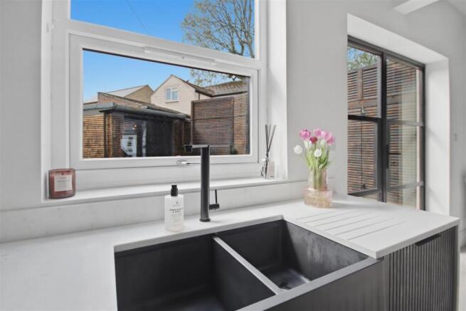 4 bed Detached for sale Image 10