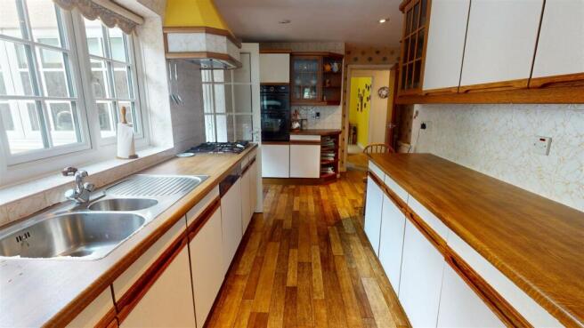 2-Manor-House-Close-