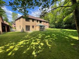 8, Heathbridge, Brooklands Road, Weybridge KT13 0UN