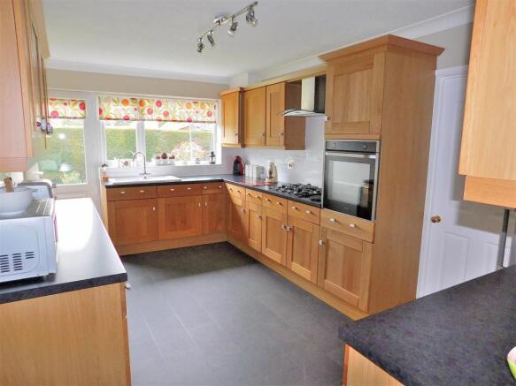 KITCHEN 1.JPG