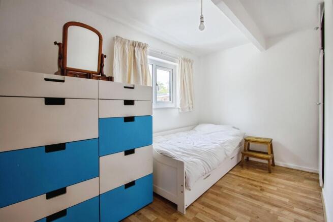 4 bed Semi-Detached for sale Image 10