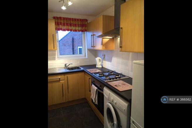 Kitchen Photo 2