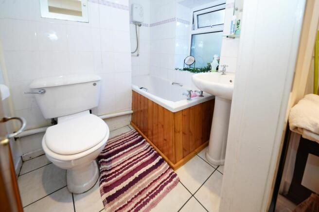 LOWER GROUND FAMILY BATHROOM