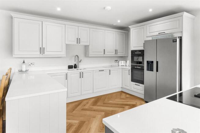 3 bed Apartment for sale Image 7