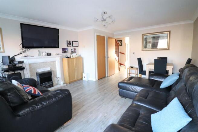 Lounge/Dining Room