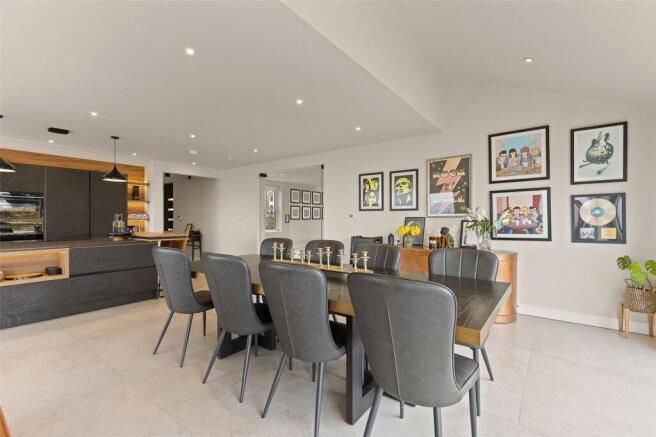 4 bed Detached for sale Image 12