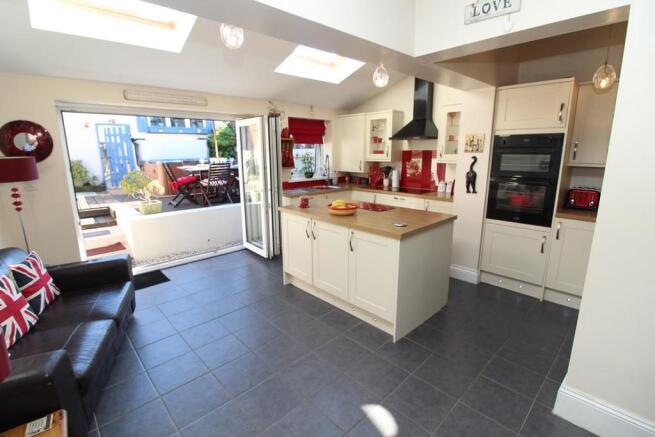 Kitchen/Living Ro...