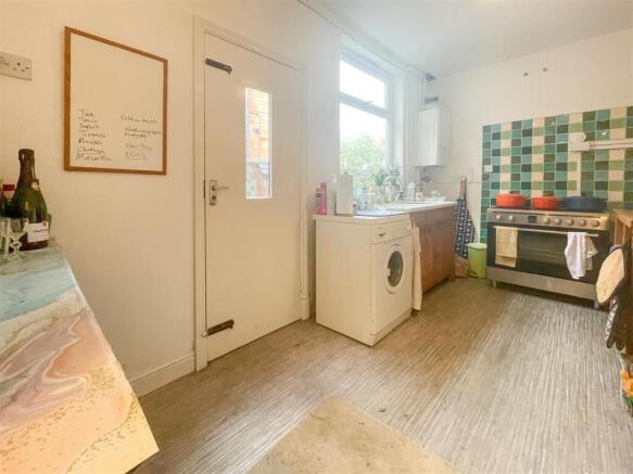DINING / KITCHEN