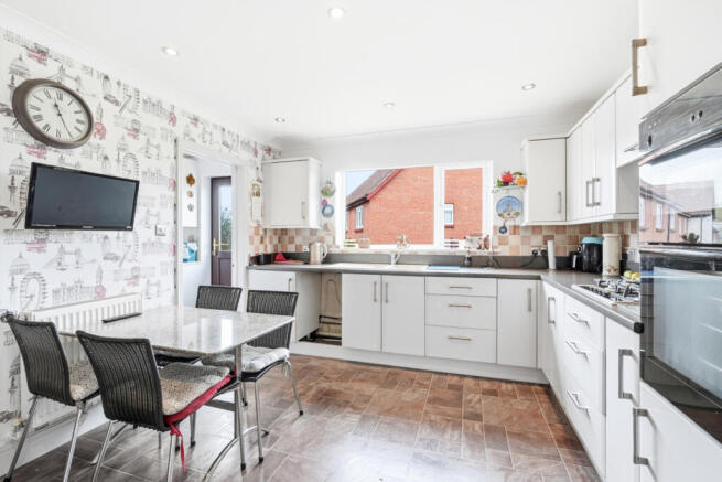 Nursery Rise, Dunmow, Essex, CM6 photo 4