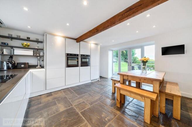 4 bed Detached for sale Image 10