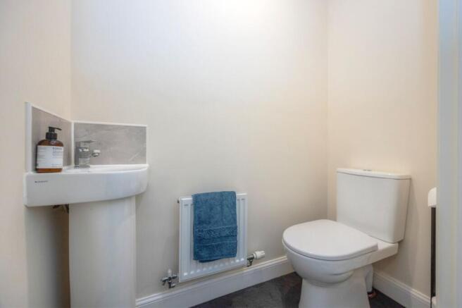 4 bed Detached for sale Image 9