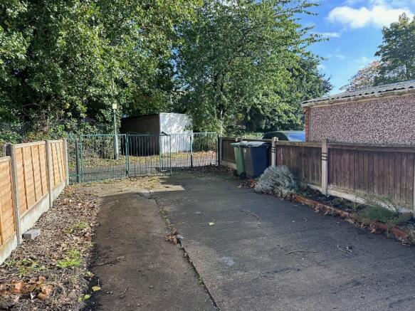 2 bed Terraced to rent Image 12