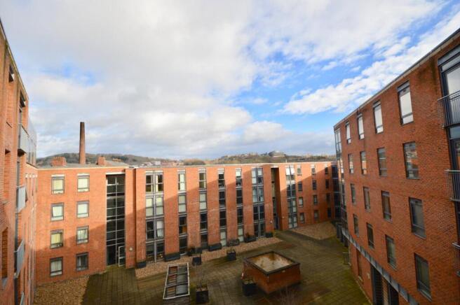 2 bed Flat to rent Image 12